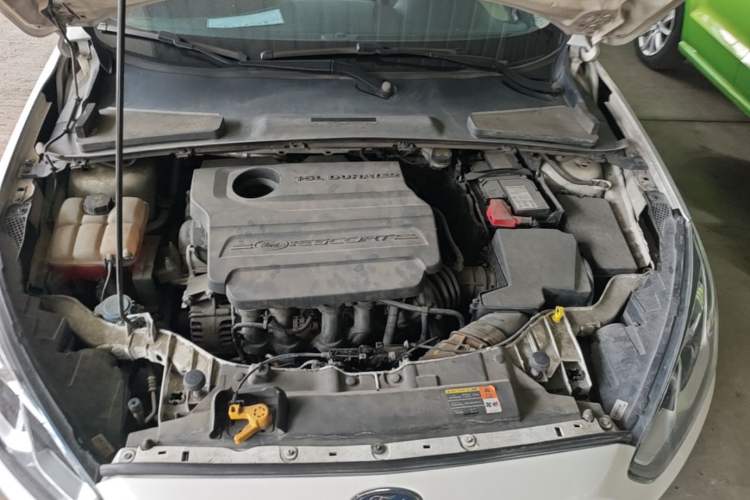 Used Ford Escort 2015 1.5L Manual Comfort Model Engine Bay
