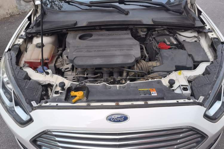 Used Ford Escort 2015 1.5L Manual Fashion Edition Engine Bay