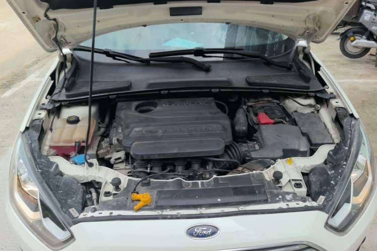 Used Ford Escort 2015 1.5L Automatic Comfort Edition Engine Bay