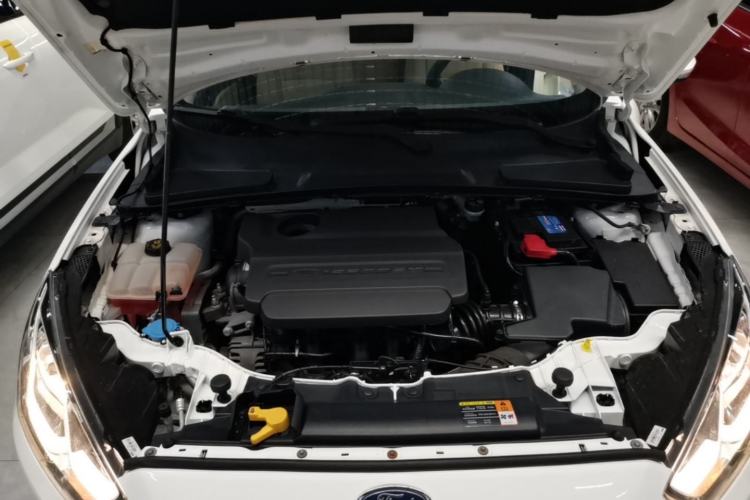 Used Ford Escort 2015 1.5L Manual Comfort Model Engine Bay
