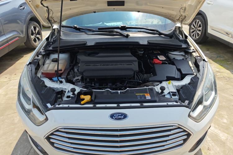 Used Ford Escort 2015 1.5L Manual Comfort Model Engine Bay