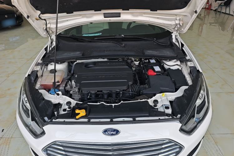 Used Ford Escort 2015 1.5L Manual Comfort Model Engine Bay