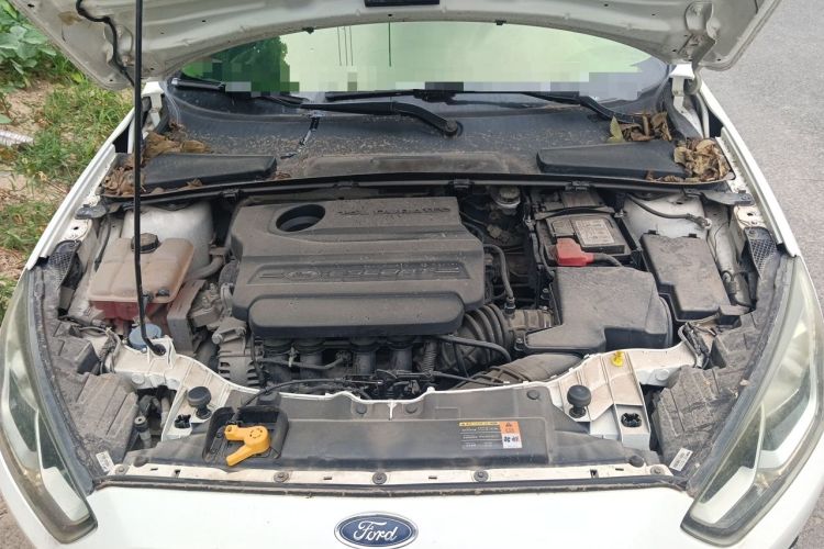 Used Ford Escort 2015 1.5L Manual Comfort Model Engine Bay