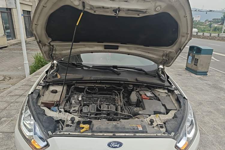 Used Ford Escort 2015 1.5L Automatic Fashion Model Engine Bay