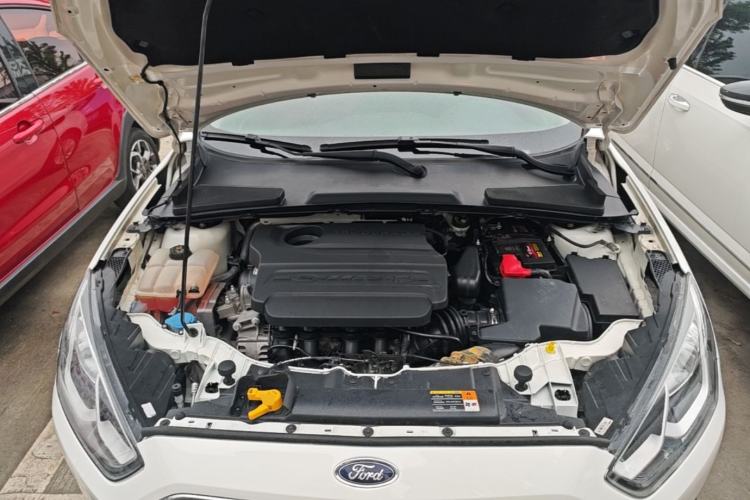 Used Ford Escort 2015 1.5L Automatic Comfort Edition Engine Bay