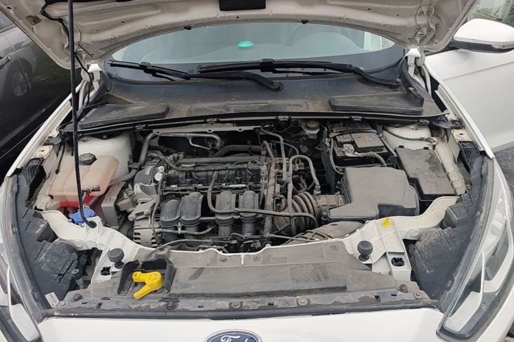Used Ford Escort 2015 1.5L Manual Comfort Model Engine Bay