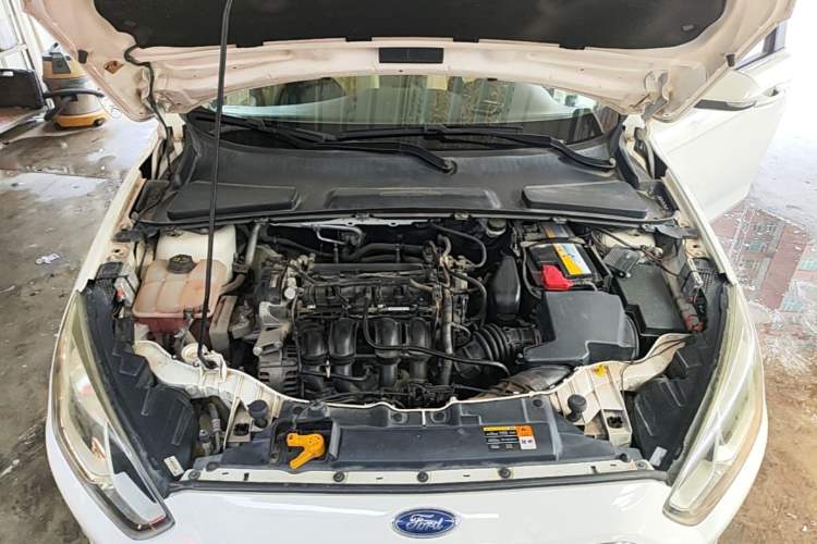 Used Ford Escort 2015 1.5L Automatic Comfort Edition Engine Bay