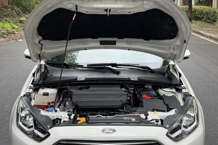 Used Ford Escort 2015 1.5L Manual Comfort Model Engine Bay