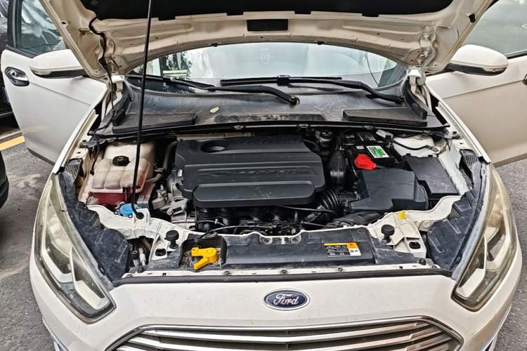 Used Ford Escort 2015 1.5L Automatic Fashion Model Engine Bay