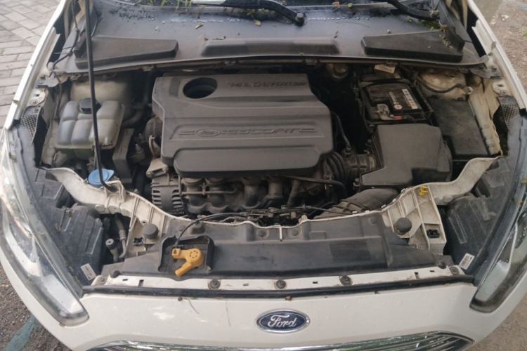Used Ford Escort 2015 1.5L Manual Comfort Model Engine Bay
