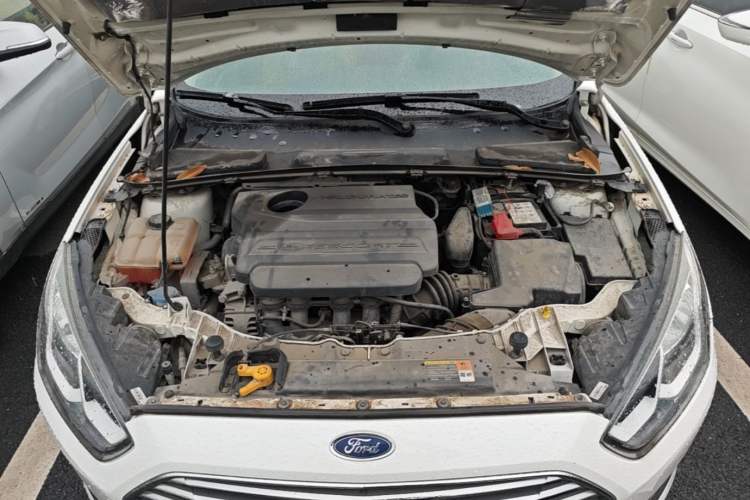 Used Ford Escort 2015 1.5L Automatic Comfort Edition Engine Bay