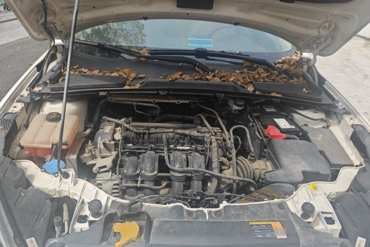 Used Ford Escort 2015 1.5L Manual Comfort Model Engine Bay