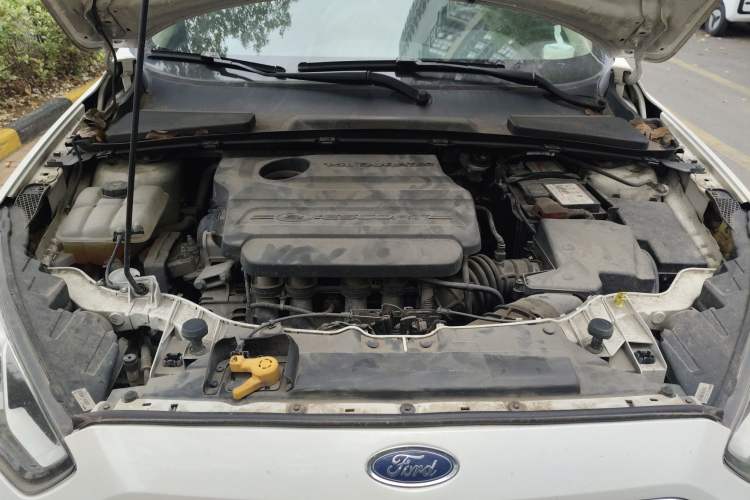 Used Ford Escort 2015 1.5L Manual Comfort Model Engine Bay