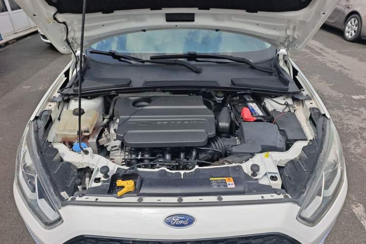 Used Ford Escort 2015 1.5L Automatic Fashion Model Engine Bay