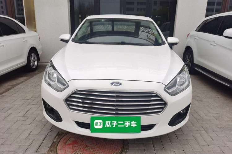 Used Ford Escort 2015 1.5L Manual Comfort Model Exterior 1