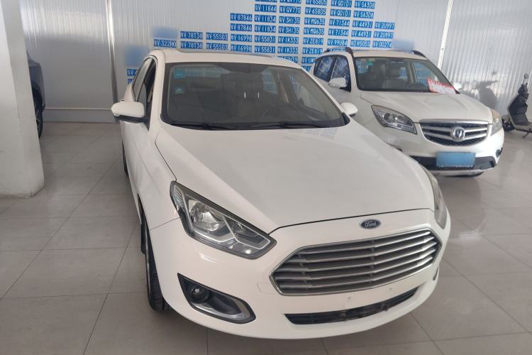 Used Ford Escort 2015 1.5L Automatic Fashion Model Exterior 1