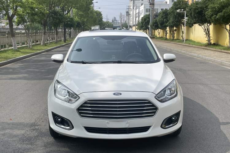 Used Ford Escort 2015 1.5L Automatic Fashion Model Exterior 1