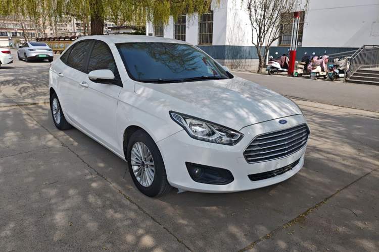 Used Ford Escort 2015 1.5L Manual Comfort Model Exterior 1