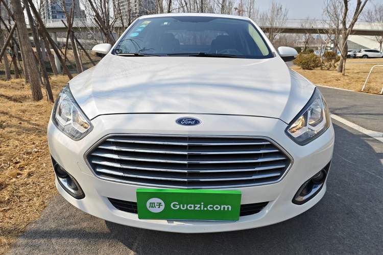 Used Ford Escort 2015 1.5L Automatic Fashion Model Exterior 1