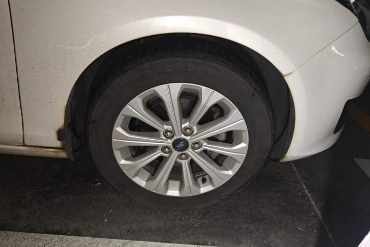 Used Ford Escort 2015 1.5L Automatic Fashion Model Exterior 1