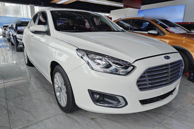 Used Ford Escort 2015 1.5L Manual Fashion Edition Exterior 1