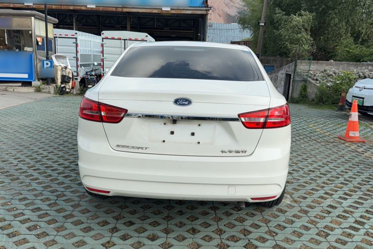 Used Ford Escort 2015 1.5L Automatic Fashion Model Exterior 1