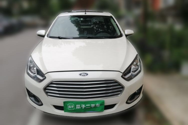 Used Ford Escort 2015 1.5L Automatic Fashion Model Exterior 1