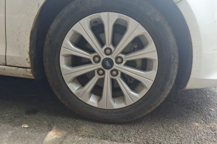 Used Ford Escort 2015 1.5L Manual Fashion Edition Exterior 1
