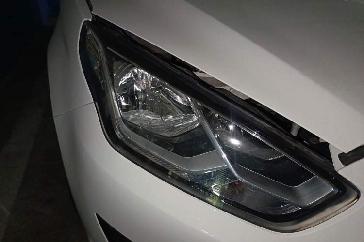 Used Ford Escort 2015 1.5L Automatic Fashion Model Exterior 1