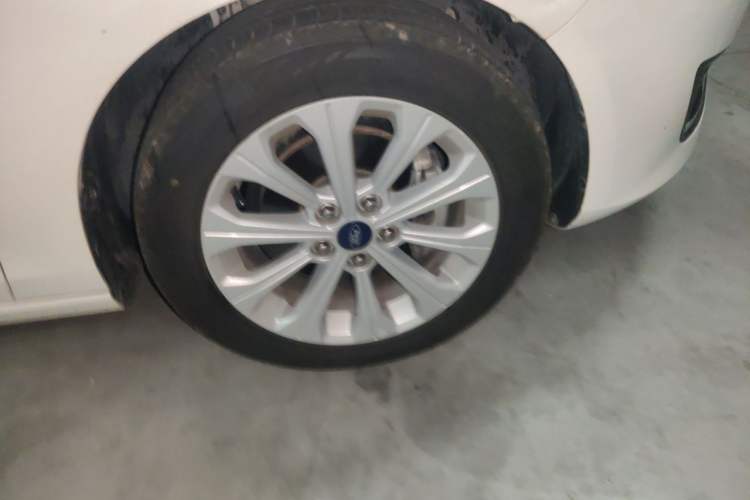 Used Ford Escort 2015 1.5L Automatic Fashion Model Exterior 1