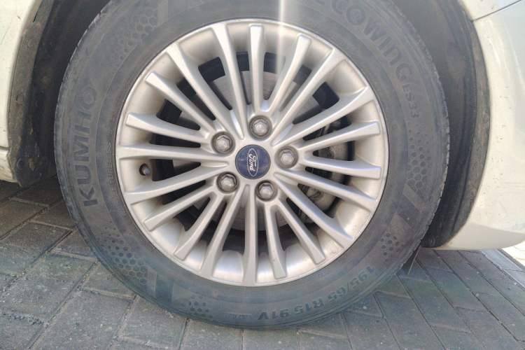 Used Ford Escort 2015 1.5L Manual Comfort Model Exterior 1