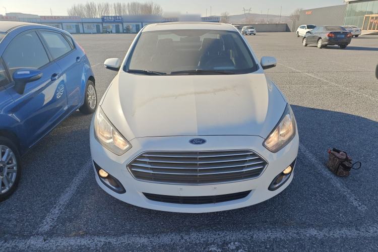 Used Ford Escort 2015 1.5L Manual Fashion Edition Exterior 1