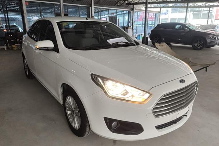 Used Ford Escort 2015 1.5L Automatic Comfort Edition Exterior 1