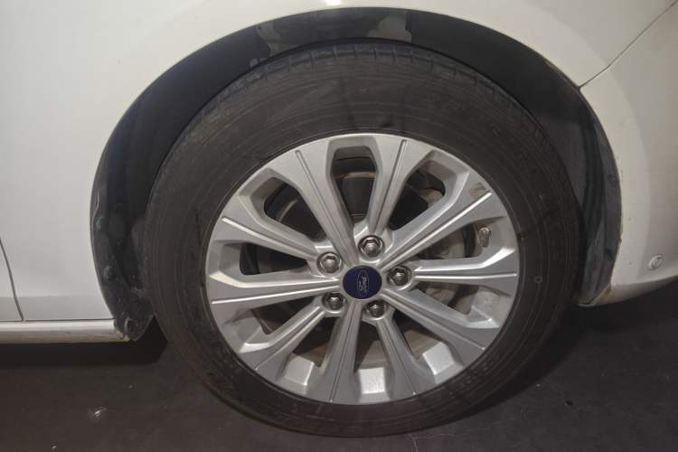 Used Ford Escort 2015 1.5L Manual Fashion Edition Exterior 1