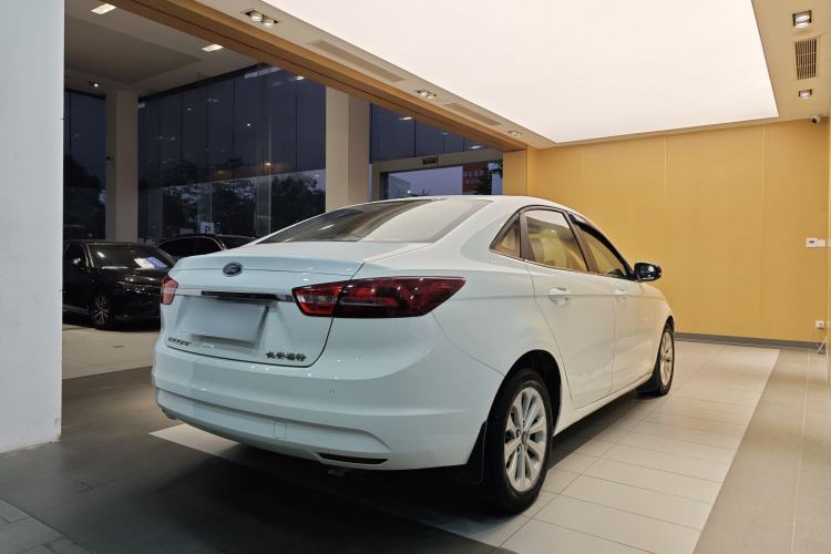 Used Ford Escort 2015 1.5L Automatic Fashion Model Exterior 1
