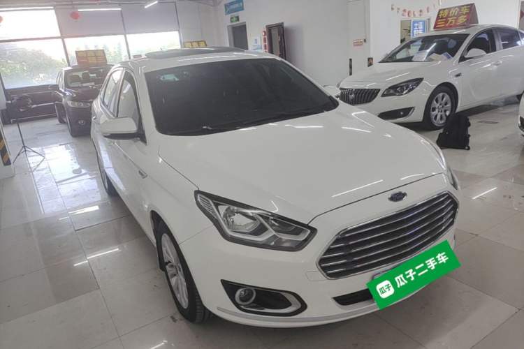 Used Ford Escort 2015 1.5L Automatic Fashion Model Exterior 1
