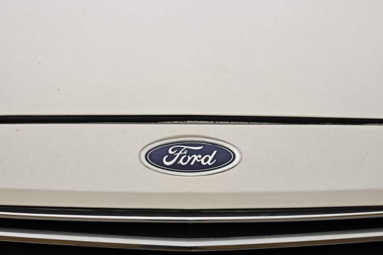 Used Ford Escort 2015 1.5L Automatic Fashion Model Exterior 10