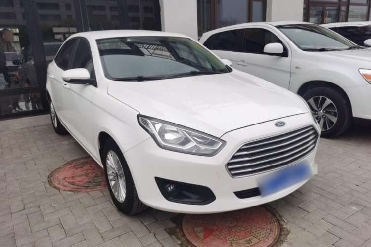Used Ford Escort 2015 1.5L Manual Comfort Model Exterior 2