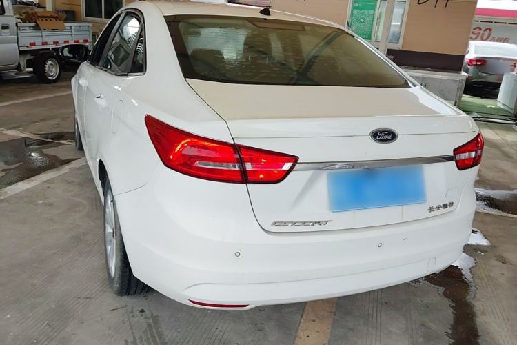 Used Ford Escort 2015 1.5L Automatic Fashion Model Exterior 2