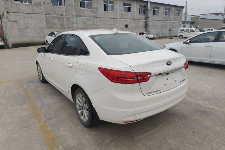 Used Ford Escort 2015 1.5L Automatic Fashion Model Exterior 2