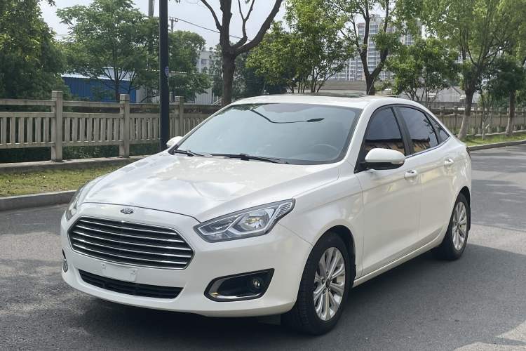 Used Ford Escort 2015 1.5L Automatic Fashion Model Exterior 2