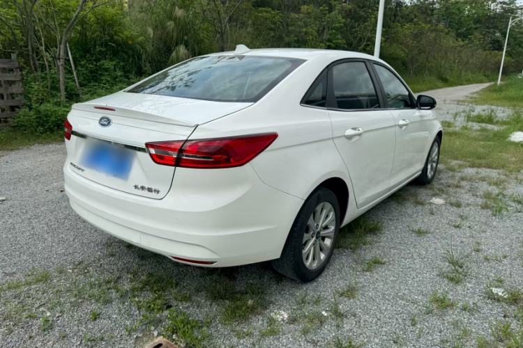 Used Ford Escort 2015 1.5L Automatic Fashion Model Exterior 2