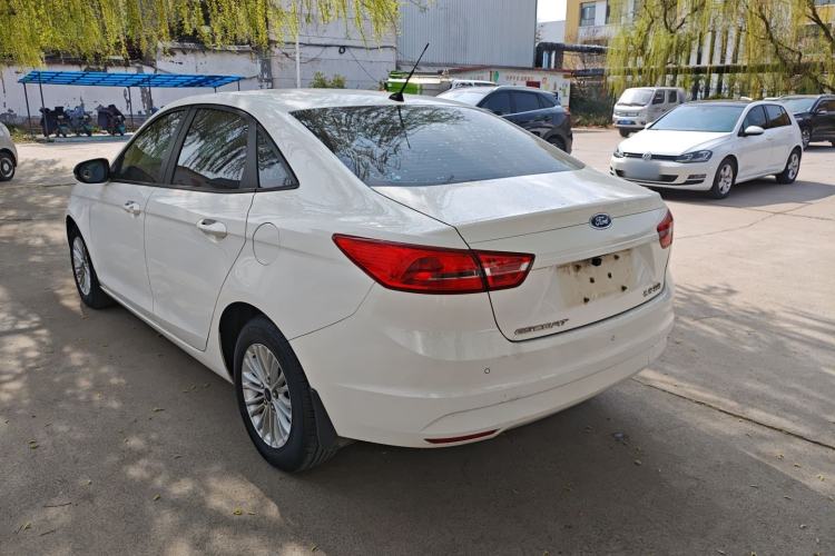 Used Ford Escort 2015 1.5L Manual Comfort Model Exterior 2