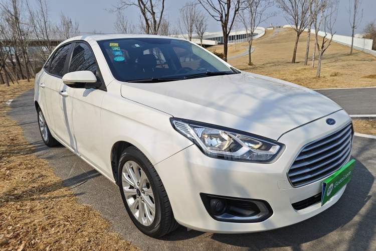 Used Ford Escort 2015 1.5L Automatic Fashion Model Exterior 2