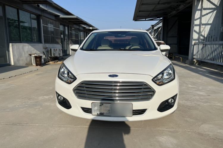 Used Ford Escort 2015 1.5L Manual Comfort Model Exterior 2