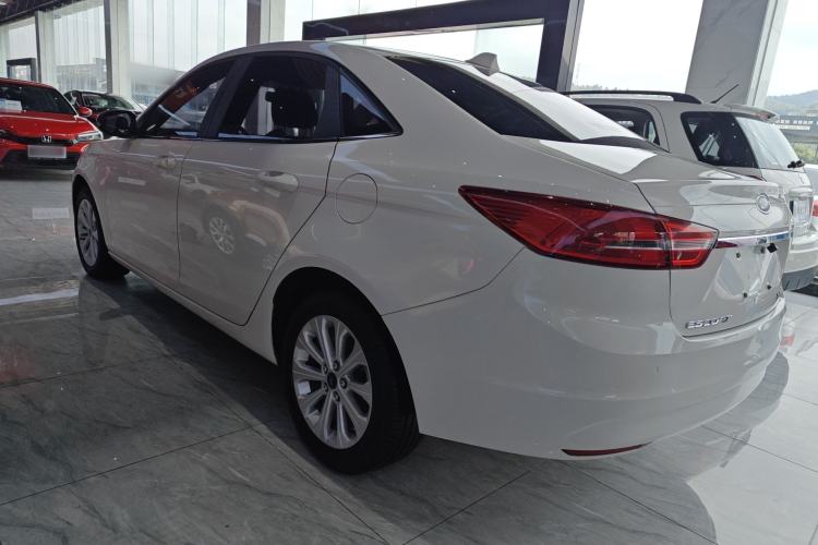 Used Ford Escort 2015 1.5L Manual Fashion Edition Exterior 2