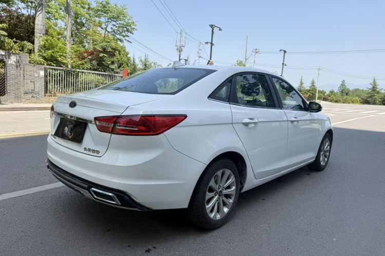 Used Ford Escort 2015 1.5L Automatic Fashion Model Exterior 2
