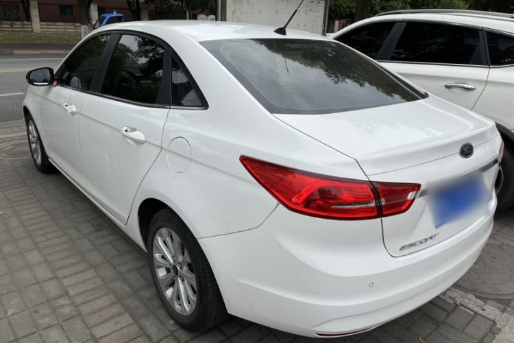 Used Ford Escort 2015 1.5L Automatic Fashion Model Exterior 2