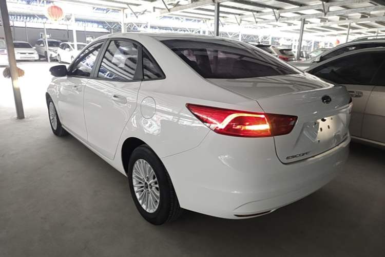 Used Ford Escort 2015 1.5L Automatic Comfort Edition Exterior 2