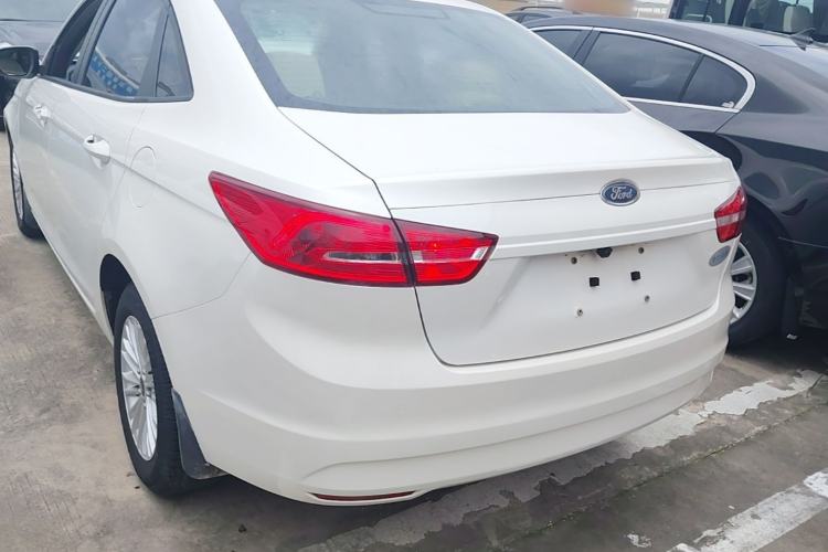 Used Ford Escort 2015 1.5L Automatic Comfort Edition Exterior 2